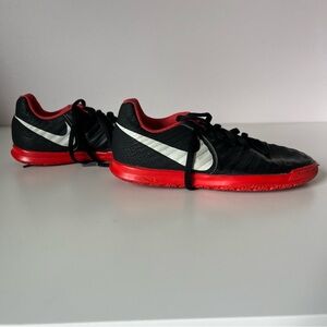 Kids Nike Tiempo Indoor Soccer/Athletic Shoes size 1